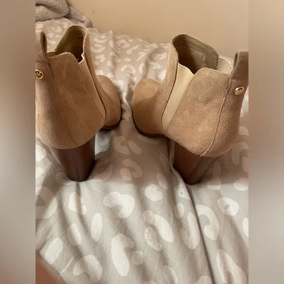 Micheal Kors booties - Picture 3 of 3